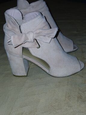 Women Justfab Karine Blush Pink Faux Suede Peep-Toe Block Heel Booties Bows Sz:7